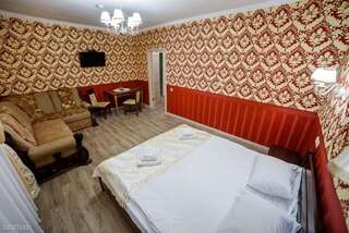 Отель Гостинний Двір Bar Стандартный двухместный люкс с 1 кроватью-5