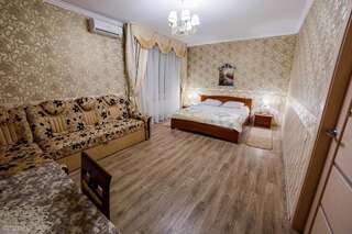 Отель Гостинний Двір Bar Стандартный двухместный люкс с 1 кроватью-7